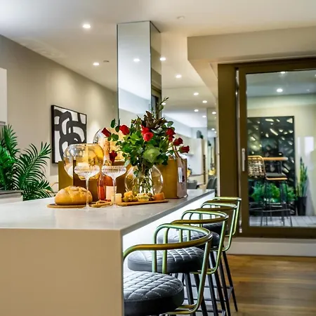 아파트 The @ Ryedale House *